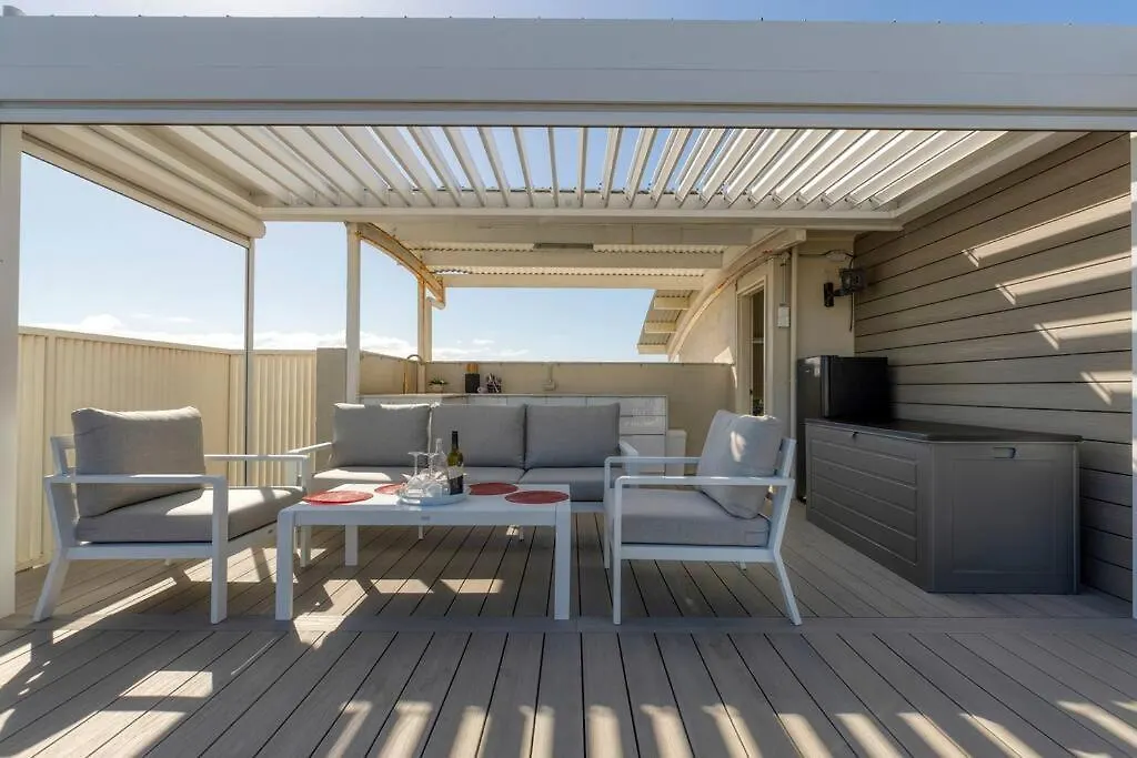 Salt & Sky - Kawana Rooftop Beach Break Buddina Apartment