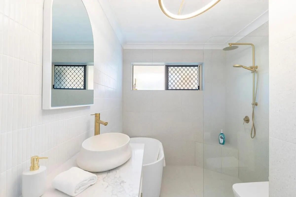 Salt & Sky - Kawana Rooftop Beach Break Buddina Apartment