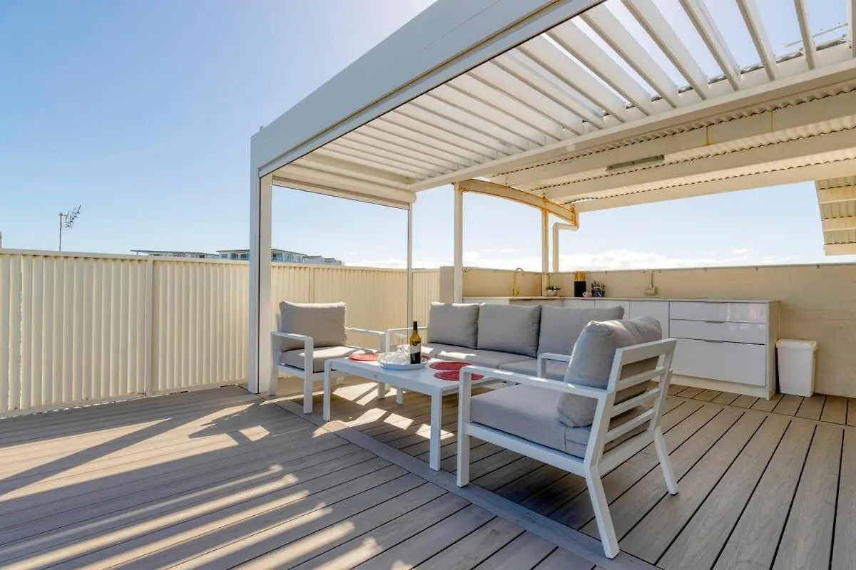 Salt & Sky - Kawana Rooftop Beach Break Buddina 0*,