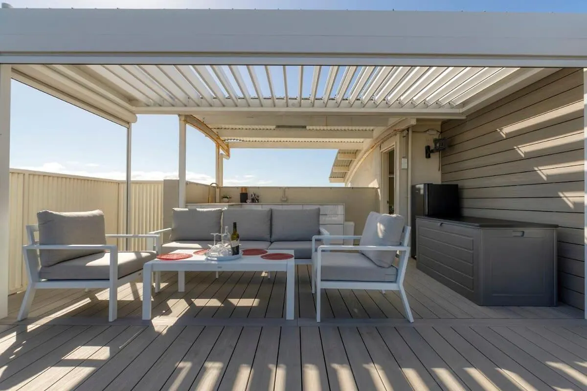 Salt & Sky - Kawana Rooftop Beach Break Buddina 0*,  Australia