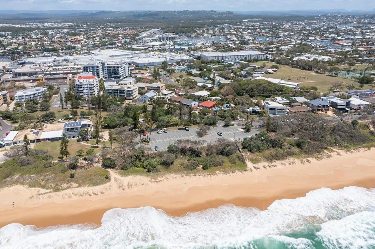 Salt & Sky - Kawana Rooftop Beach Break Buddina