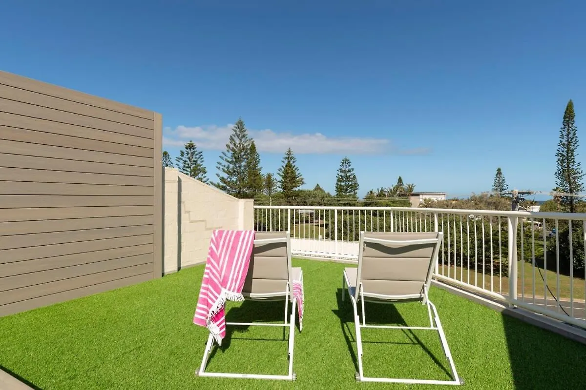Salt & Sky - Kawana Rooftop Beach Break Buddina Apartment