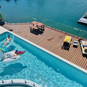 Island Secret Mooloolaba Guest house