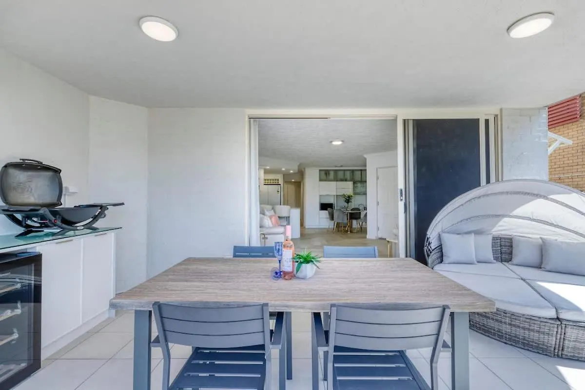 Salt & Sky - Kawana Rooftop Beach Break Buddina 0*,  Avustralya